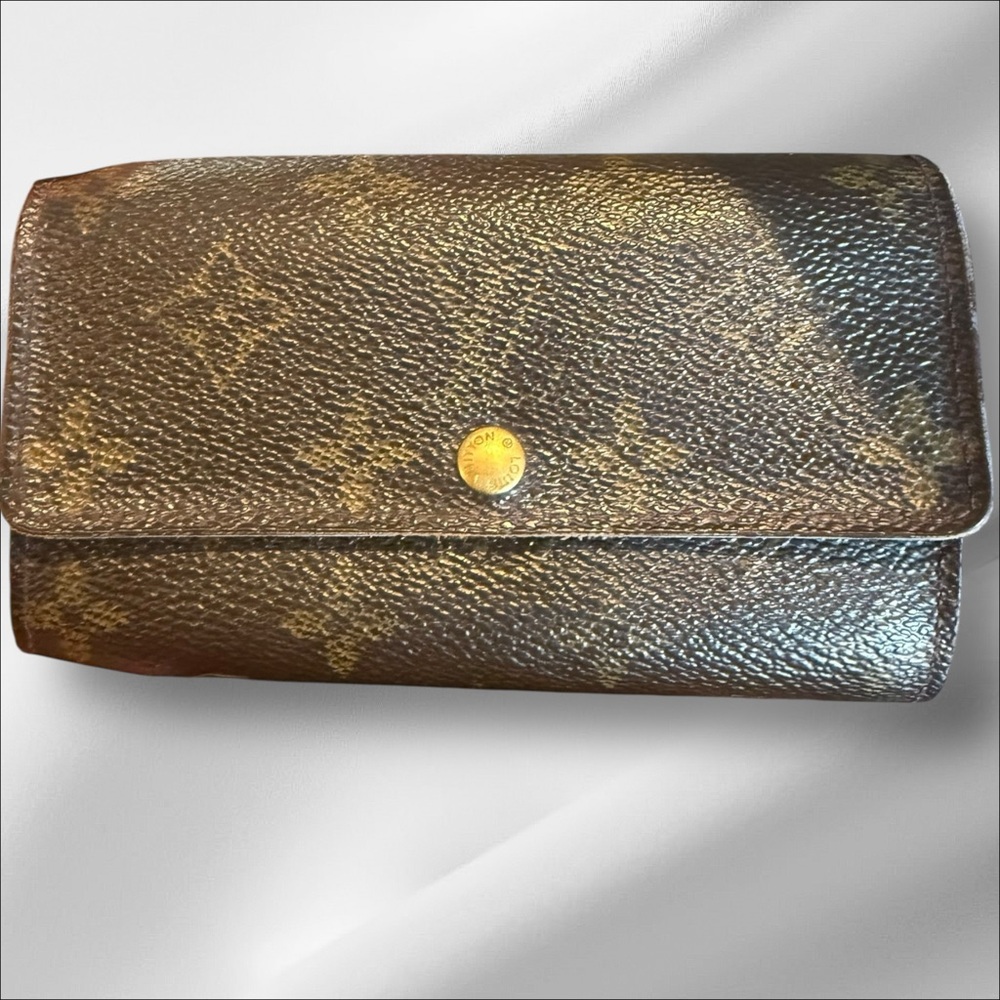 Louis Vuitton Monogram wallet